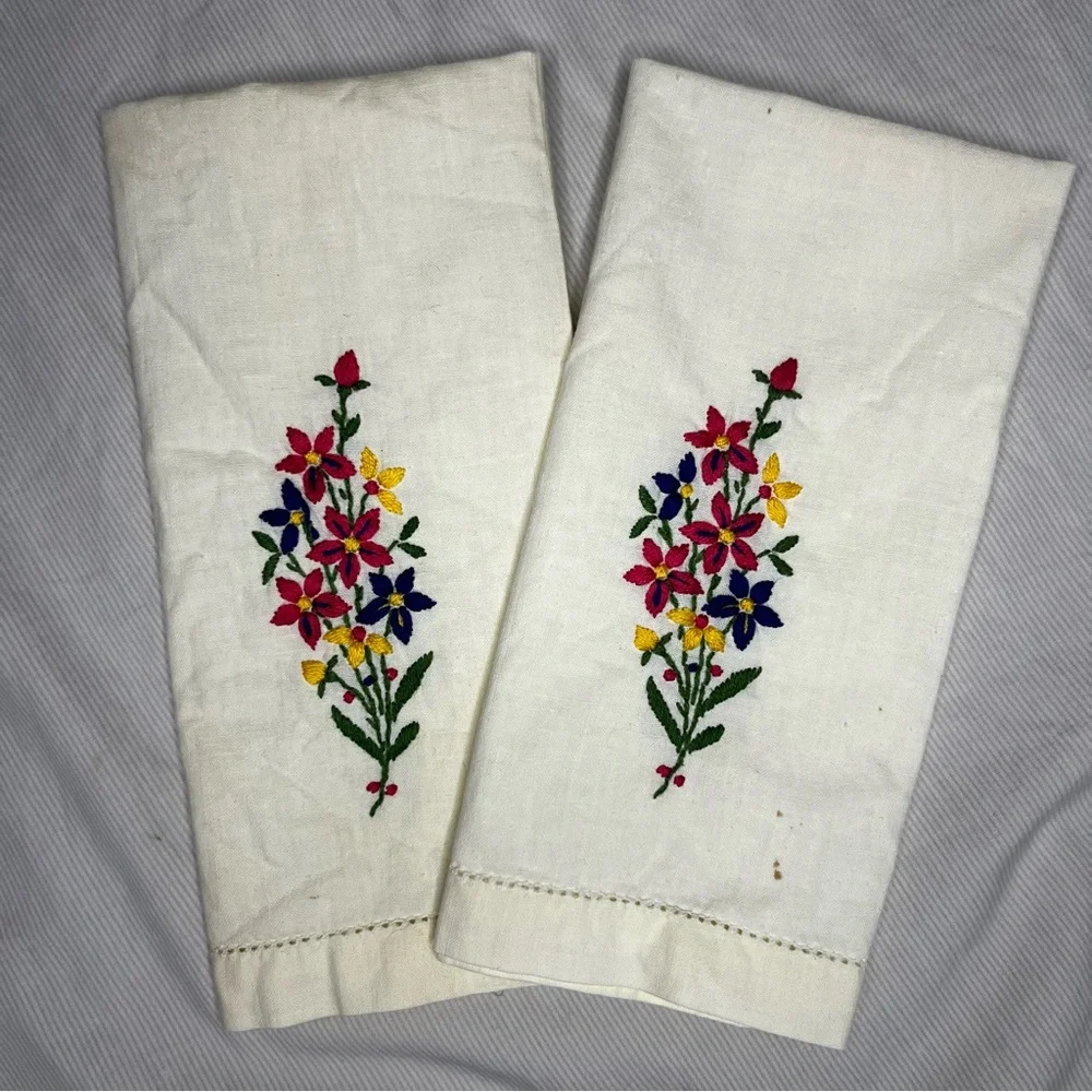 Pair of Vintage Cream Linen Tea Towels Puffy Embroidered Flowers 17x10